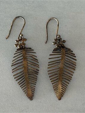 Cute Lucky Brand Antique Goldtone Tropical Leaf Earrings